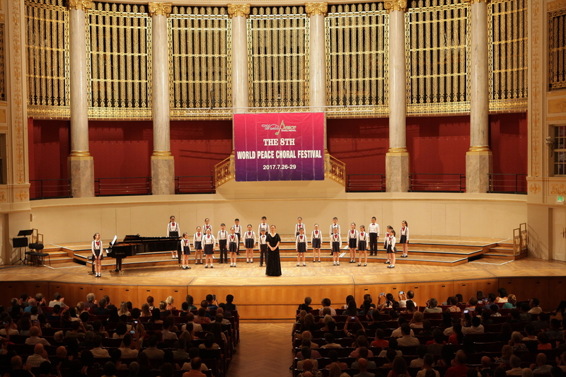 20190927广外外校小学部合唱团在维也纳演出01.JPG